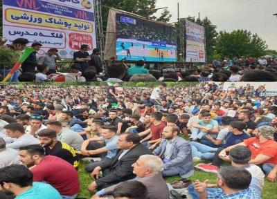 هزاران ارومیه ای بازی ایران و کانادا را در پارک ها تماشا کردند